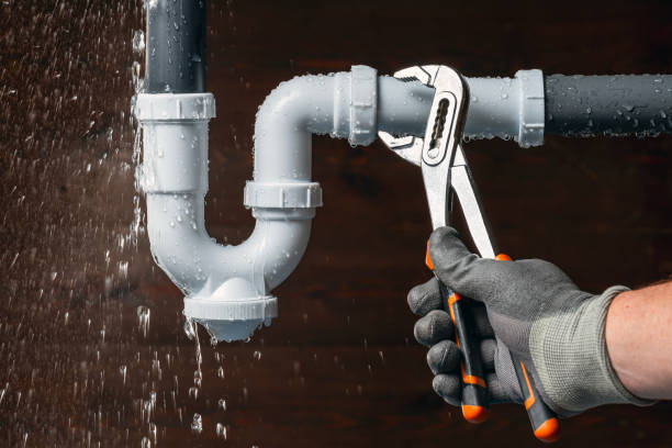 Professional Gas Line Repair technician working in Momence, IL